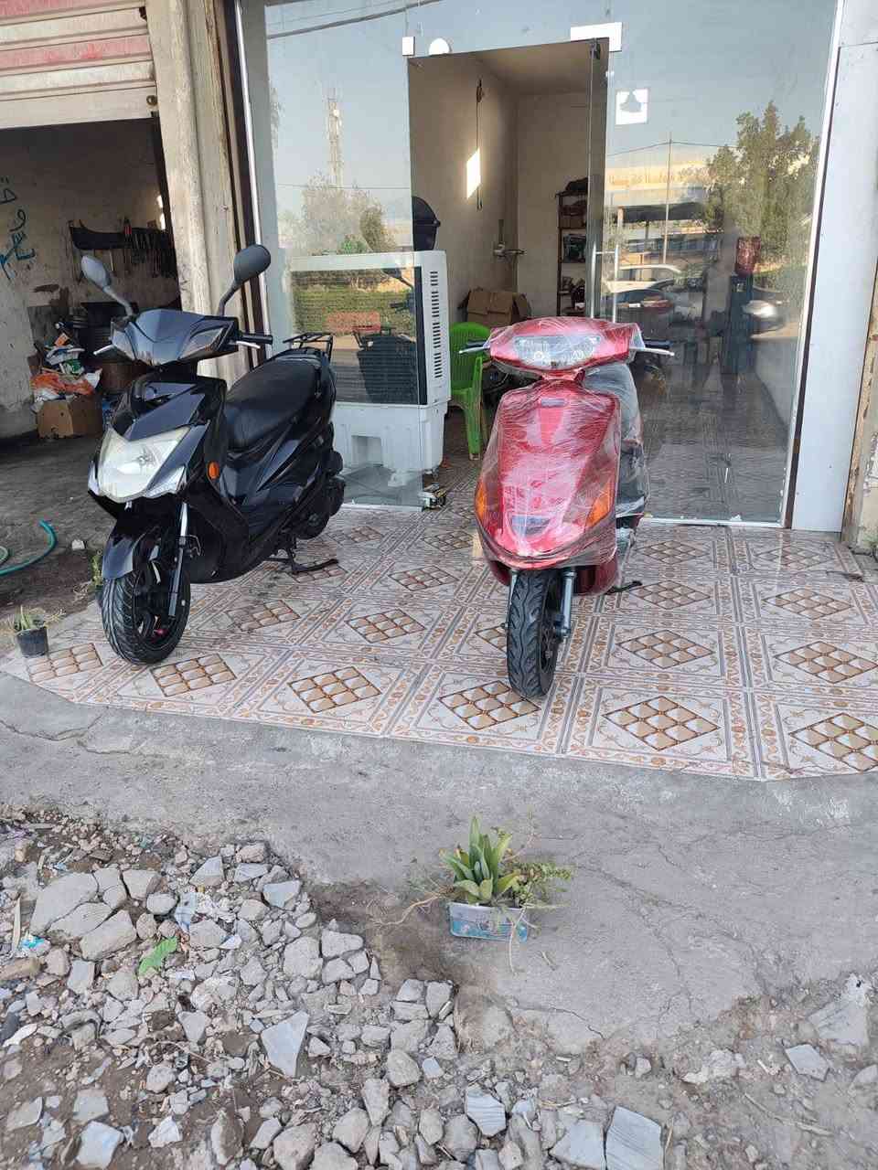 السلام عليكم لبيع قطعتين وحده سكنز لد حديث وثنيه فراشه كرستال مال حاويه مامشيات متر سعر السكنز 950 والفراشه 575 العنوان بابل محاويل مقابيل كراج المحاويل الشراي يتصل الرقم***********
