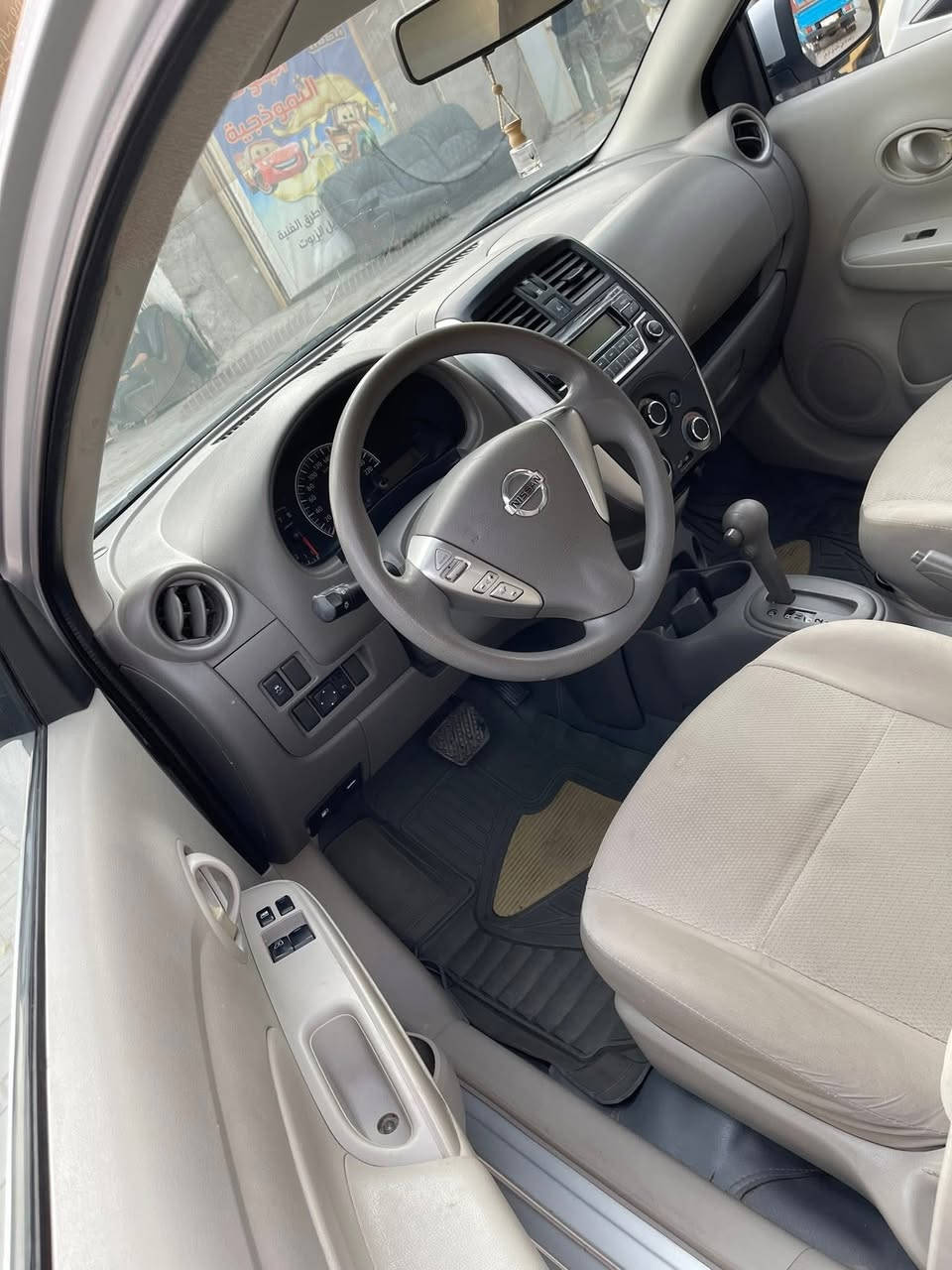 نيسان سني موديل ٢٢ جاهزة محرك كير تبريد صدر خير من الله طخم تاير جديد باسمنا تحويل مباشر بيها صبغ جاملعين خلفية بدون داخل وبارد بدايه جاملغ امامي السعر ١٠٠ وبيها مجال بسيط مكاني بغداد حي اور 
***********
