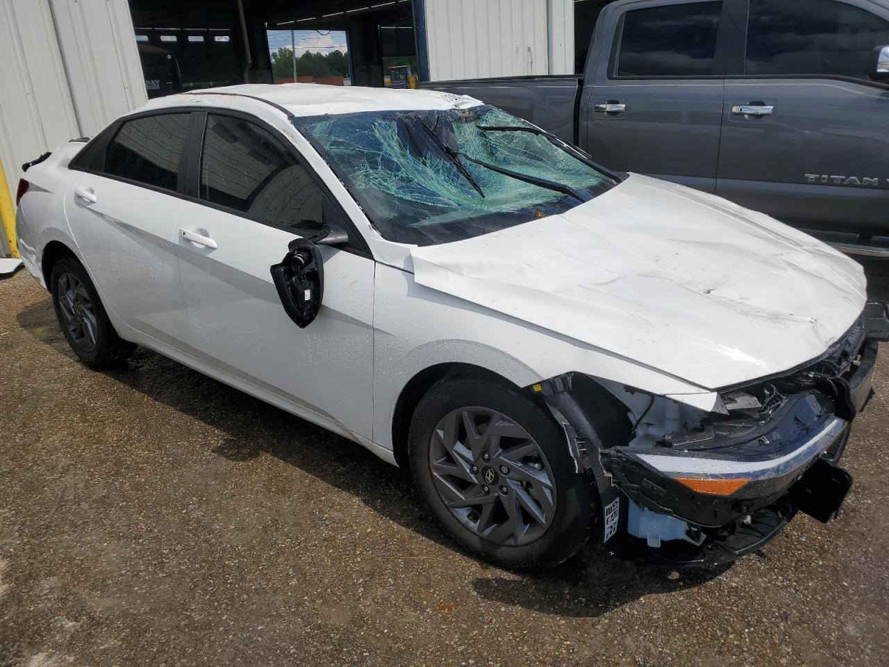 سلام عليكم
النترا موديل ٢٠٢٤ 
وارد امريكي فول عده الفتحه
شاشه متصله
بصمه رادرات
سايد بريك بصمه
مودات قياده
ماشيه ٢٣ الف
سياره مانقصهه شي 
رقم اربيل تحويل ثاني يوم
سعر ١٢٠ وبيهه مجال بصيط
سياره بغداد رقم تلفون/*********** علي
