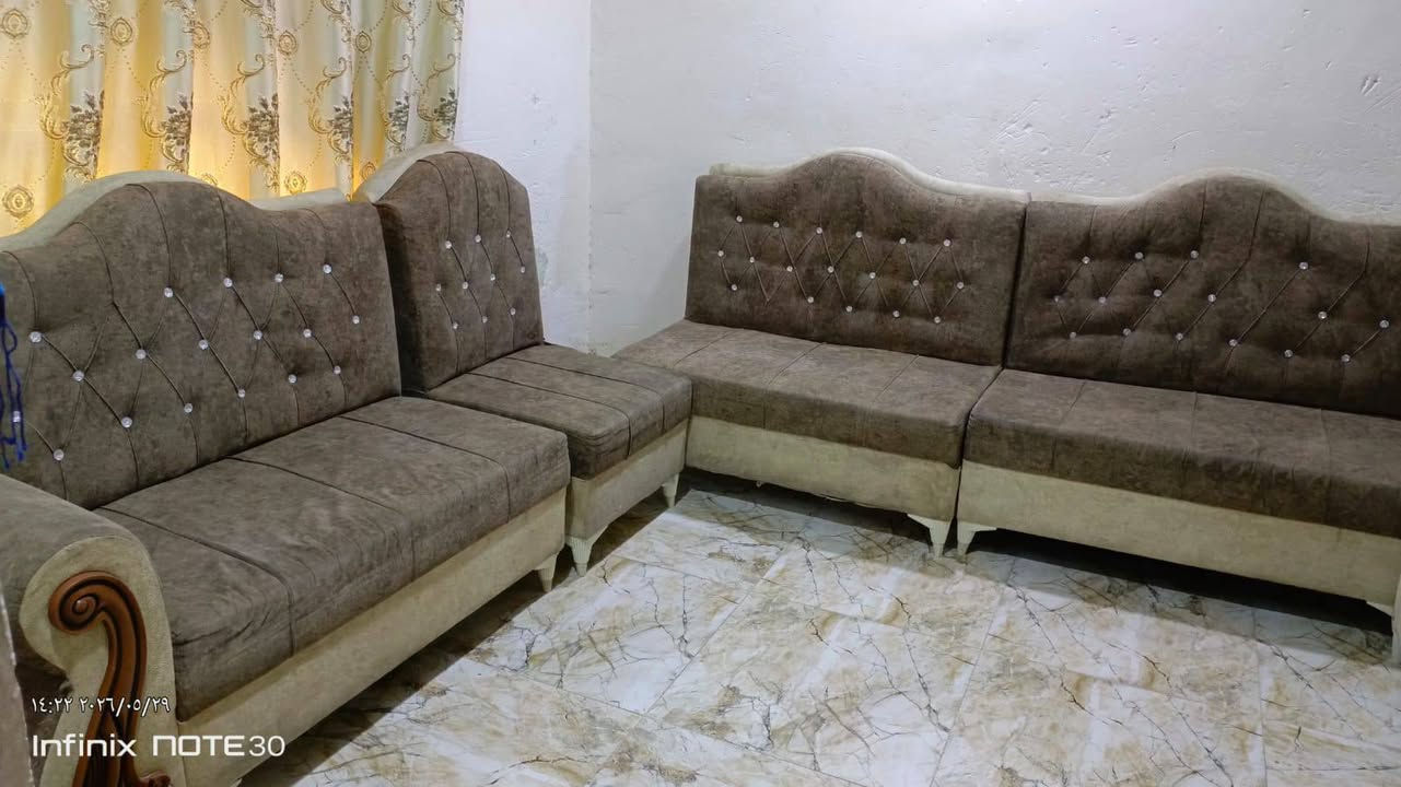 تخم قنفات للبيع سته قطع شكل حرف L بحاله جيده فقط كرسي بي عيب بسيط .. رقم *********** سعره300.000
