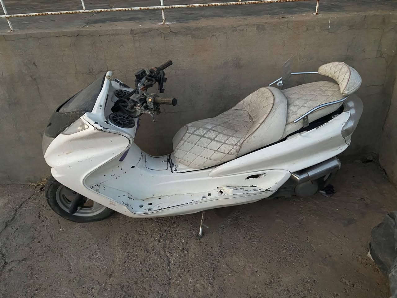 سلام عليكم
عندي هاي مطور ماجستر مابي اي عيب كفارات جدد تايرات جدد بس مطور سار فتره نايمه مابي اي عيب يشتغل بس نايمه اده اكو شراي بي يجي علا خاص


**إذا كنت صاحب هذا الإعلان وتريد حذفه لأي سبب، رجاءا أرسل رسالة إلى الدعم الفني**