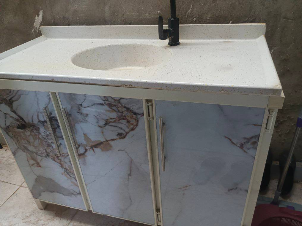 سنك مستعمل شي قليل للبيع قياس متر و20 سم ماعده الخلاط سعرة 80 الف اذا وي خلاط 100 الف وبيه مجال للشراي
