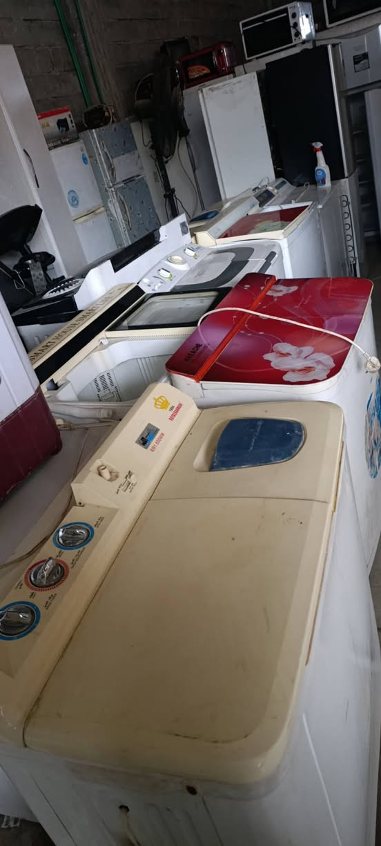 سلاوی خوداتان لێبێت کۆمەلێک غەسالەی حادی بۆ فرۆشت هەر بەرێزێک خوازیارە پەیوەندی بکات یا خود نامە بنێریت 
***********
***********
تێ بینی ناو نیشام سۆران بەرزێوە
