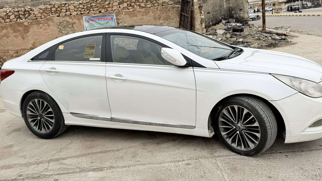 السلام عليكم للبيع بسعر مناسب ب114 وبيها مجال بسيط
اعتذر عن الوعده والاقساط 
سوناتا 2010 خليجي 
كير محرك بشرط جديد 
محرك 2400 شرط ممفتوح 
بيها الباب صبغ فقط وشرط السونار
سنويه لل2028
هزه جديده
ارقام الجديد
موصفات
بنوراما
شفتات استيرن
كشنات هيتر وكهرباء
لايتات زينون
السيارة جاهزة ونضيفه حيل
سعرها 114او بيها مجال بصيط للشراي
***********
***********
