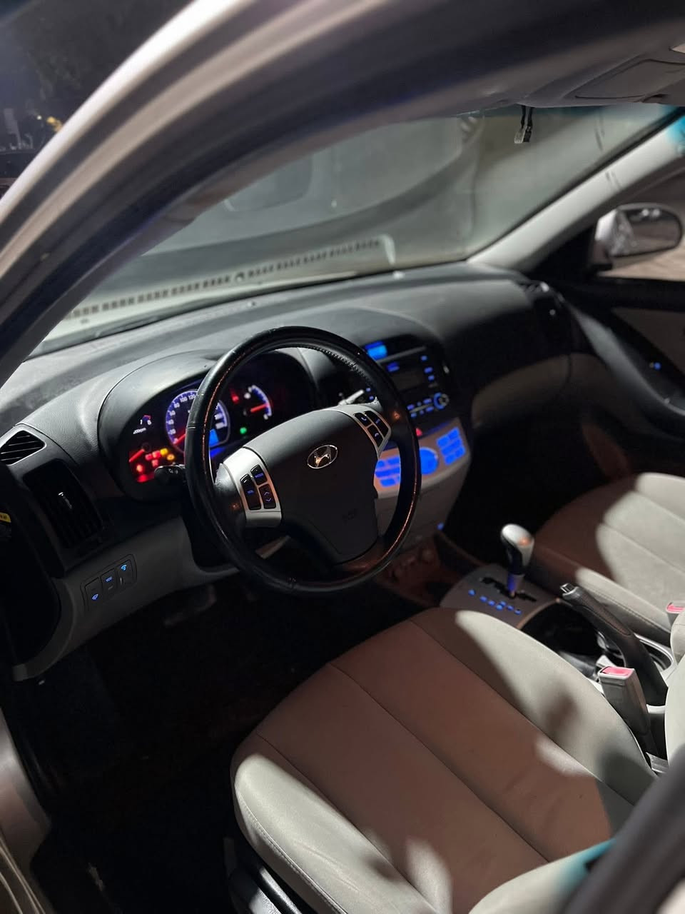 ‎نمونەیە لە جوانی لـۆکک🔥.
‎بــــــــۆفـــــــــرۆشـــــتن 📢.
‎بڕاوەی دووبـەی 👑.
‎لــــۆۆۆۆۆۆۆۆک وەک شەریکە ماوەتۆ 📦📦.
‎سەیـەرەکە ماڵی دۆستە یەک دینار مەسرەفی تیا نەماوە سەقفـی شوشە نەبێ نەتەوێ
‎گێـڕ و مەکینەی وەشەرت  
‎لەڕاستی جوانترە نەک بڵێی بەس ڕەسمە
‎تـایەو ویـلی لۆکککک🛞🛞. 
‎ناو دەرەوەی لۆکە ماشاللە   
‎زەمانی هەموو شتێکی ئەکەم👍🏻👌🏻.
‎مەکینەو گێڕی وەشەرتە تەبریدی سارد و گەرم جایزە
‎سەیارەکە مۆدێلی (2009)یە 
‎سەیارەی مەعرەز نیە ماڵی دۆستە
‎بەدوای عەیبا مەگەڕێ ڕۆن و پاتری تایەو ویلی هەردوو جامی هەڵگیراوە هەمموی جایزە  
‎یەک تەقەو ڕەقەی تیا نیە برێکی مەسبووتە 
‎کەمێ مەجالی برایانەشی تیایە
‎لە کەلارم
‎ئەوە ڕەقەمەکەمە یان ئەدم بۆ بنێرە لە خزمەتام موشتەری نیت سەری خۆت و منیش مەهێشێنە
0772 241 4042
