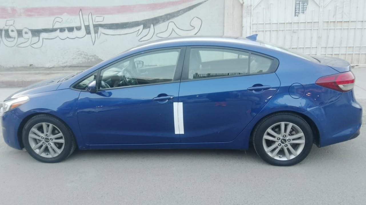 كيه فورتي ٢٠١٧ امريكي
كلين مقفوله من صبغ وضربه  
محرك 2000دوش 
بغداد حي الجهاد حي الحسين 
السعر ١٠٨
***********
