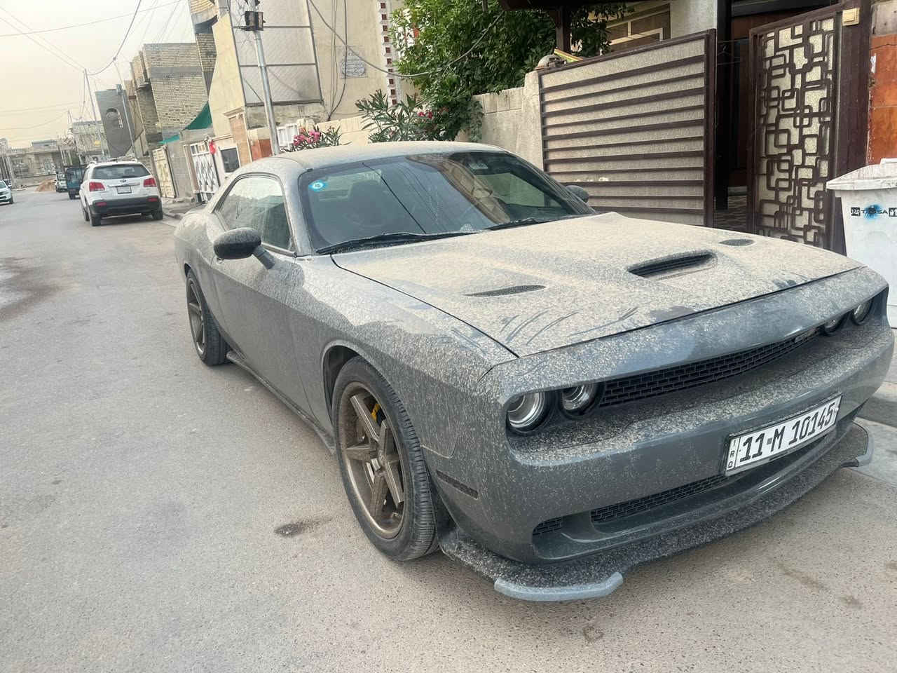 جالنجر ١٨ للبيع
اللون: اسمنتي 
سنه الصنع: 2018
الفئه: sxt
المواصفات: شاشه وسط كشنات لون احمر (نص مواصفات)
الإضافات:ويل روهان اخر اصدار لون شمباني اصل مو صبغ ٦٠٠ دولار 
عدسات متغيره ٩٩ وضعيه LGP ٢٥٠ دولار
جنح srt
شفقه srt
ديفيوزر srt
دواسات srt 
لحيه srt
كفارات مري كاربون فايبر
بنيد ٣ فتحات helcat
دعاميه helcat
(السياره متصرف عليها ربع دينار مكانيكا وشكليا مرتبه من الدعمية للدعامية) 
((((((السياره بيها قطع صبغ ابيع عام سونار موجود )))))) 
                للبيع 
 مكان السيارة بغداد الغزاليه 
***********
السعر 135 وبيها مجال
