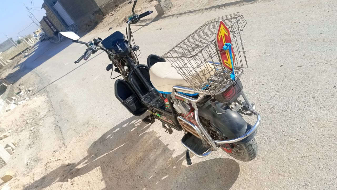 السلام عليكم دراجه شحن نظيفه كلش للبيع عوزها بس بطاريات  السعر 250 وبيها مجال موجود خاص او إتصال 
***********
