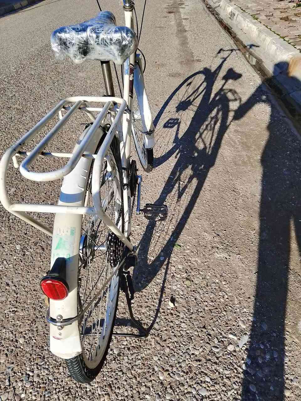 السلام عليكم للبيع حجم 26 كير حساس كامل السعر 75 بي مجال بسيط رقم ***********
