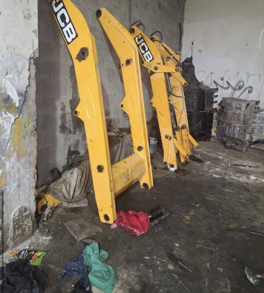 موجود قطع JCB بسعر مناسب المعمي يوصل علا
0599900573 الوتس0568141256


**إذا كنت صاحب هذا الإعلان وتريد حذفه لأي سبب، رجاءا أرسل رسالة إلى الدعم الفني**