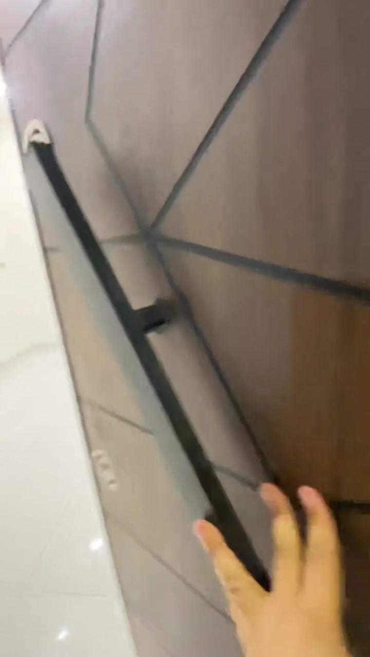 مساحة 40 متر 4x10 طابقين
الطابق الاول موضع في الفديو والطابق الثاني غرفيت نوم  البيت زيرو فارغ 
عنوان شارع مدير الامن فرع جامع بر الرحيم فرع الروضة  
***********  لاستفسار الرقم بي واتساب
