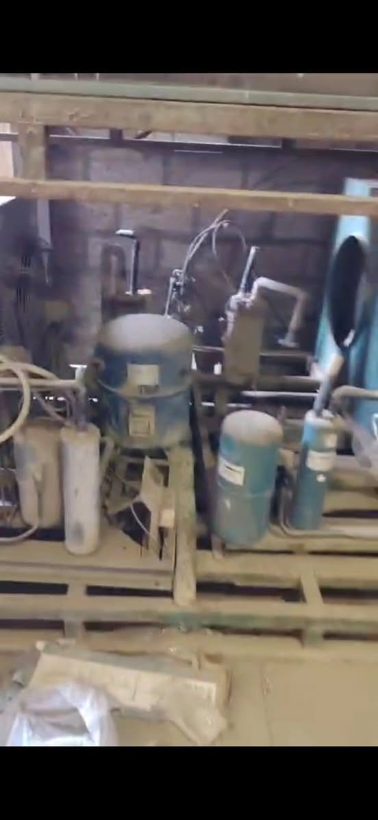 السلام عليكم
 اجهزة تبريد مركزي للبيع العدد 4 اجهزه الحجم من 10 طن فما فوق معروضات الجهاز ب20 ورقه
قابل للتفاوض 
العنوان بغداد جسر ديالى الجديد
للتواصل ***********
