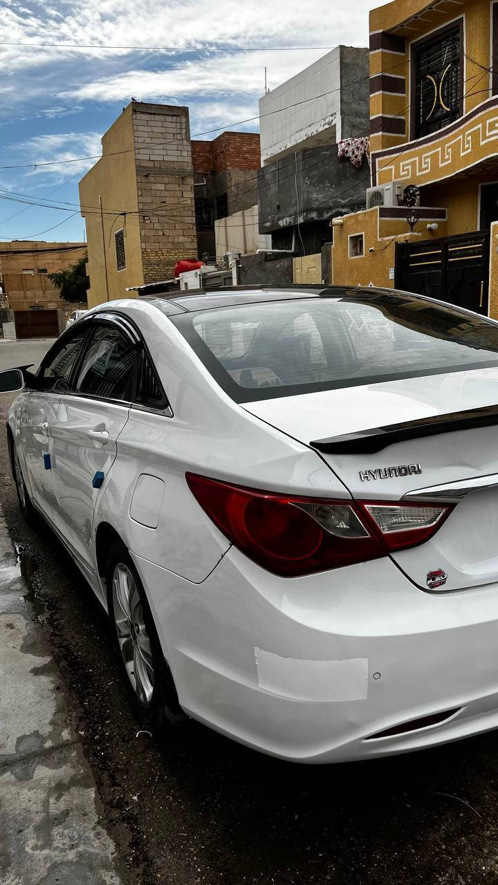 ياالله 
سوناتا خليجي فووول مواصفات 
محرك 2400
سقف بانوراما
كير محرك كفاله
بيه صبغ ربع البنيد صطحي يعني اثر شخوط واكع عليه شي 
بارد قليل بلجاملغ فقط
ماشيه 105 حقيقي
السياره جاهزه من كلشي حداديه تبريد تاير 
متخسر عليه مال جناي
السعر 115 وبيه مجال حك الجيه 
متوفر وات ساب فقط 
***********
اتصال مغلق انتباه
