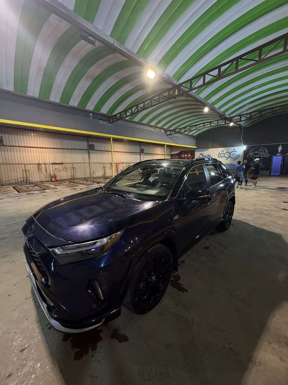 السلام عليكم

Toyota RAV4 Plug-in Hybrid(2023)

* صرفية ممتازة لأن تشتغل كهرباء وبنزين

    محرك 2.5 لتر 4 سلندر + نظام هايبرد قابل للشحن
* القوة تقريباً 324 حصان  
* دفع رباعي AWD
* تسارع 0-100 تقريباً خلال 5.4–5.8 ثانية  
ماشيه 67 الف كيلو 

***********
مكان بغداد الدوره
