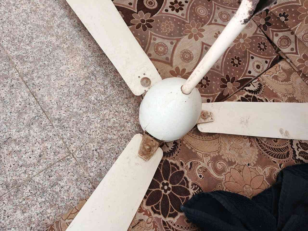 غراض قديمه للبيع او مراوس بهاون ساعه يدويه قديمه مكاني ذي قار ***********
