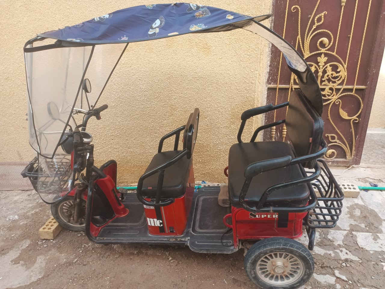 دراجة شحن ثلاث نفرات للبيع باتريات جديده السعر 500الف
اتصال ***********
