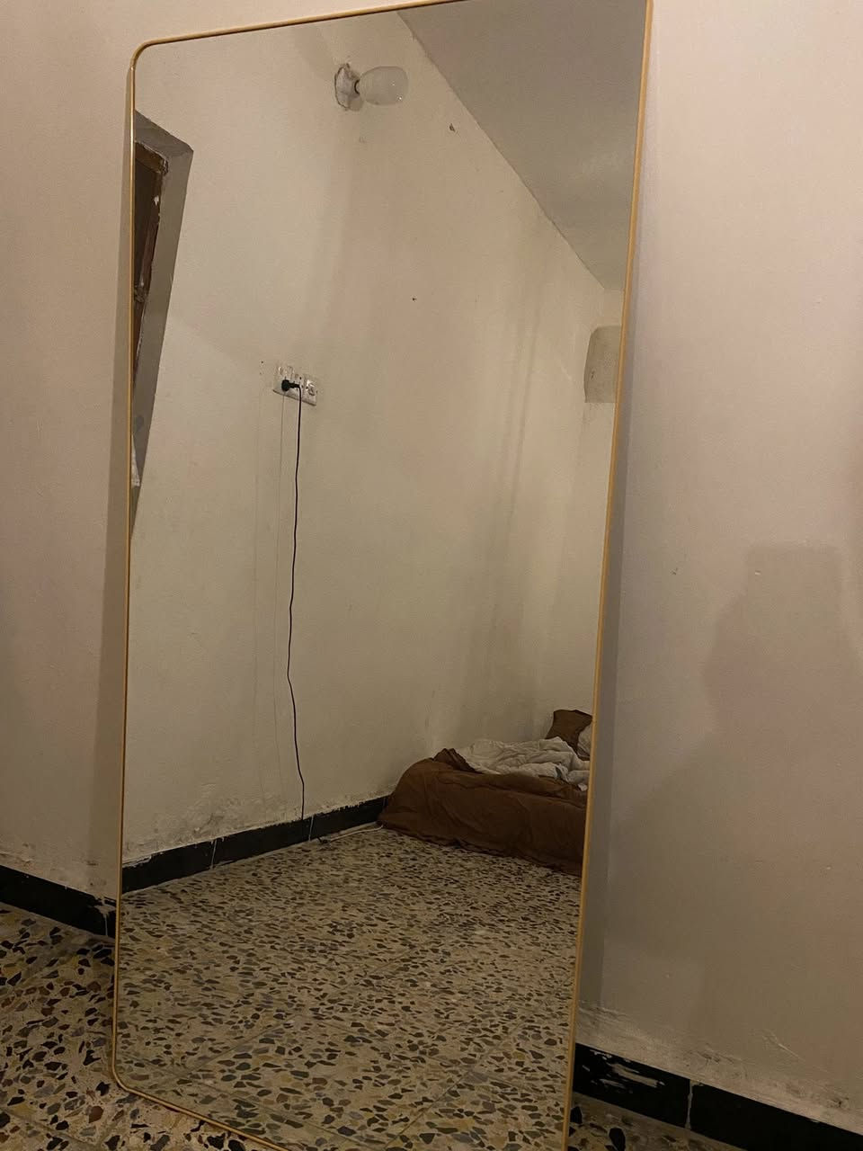 مرايه مستطيله للبيع العرض متر وعشرين والطول ١٧٠ صار شهر من اخذته ب٥٠ ماعندي مكان لها جاي انتقل ٤٠ وبيها مجال مكاني بغداد بالمشتل


**إذا كنت صاحب هذا الإعلان وتريد حذفه لأي سبب، رجاءا أرسل رسالة إلى الدعم الفني**
