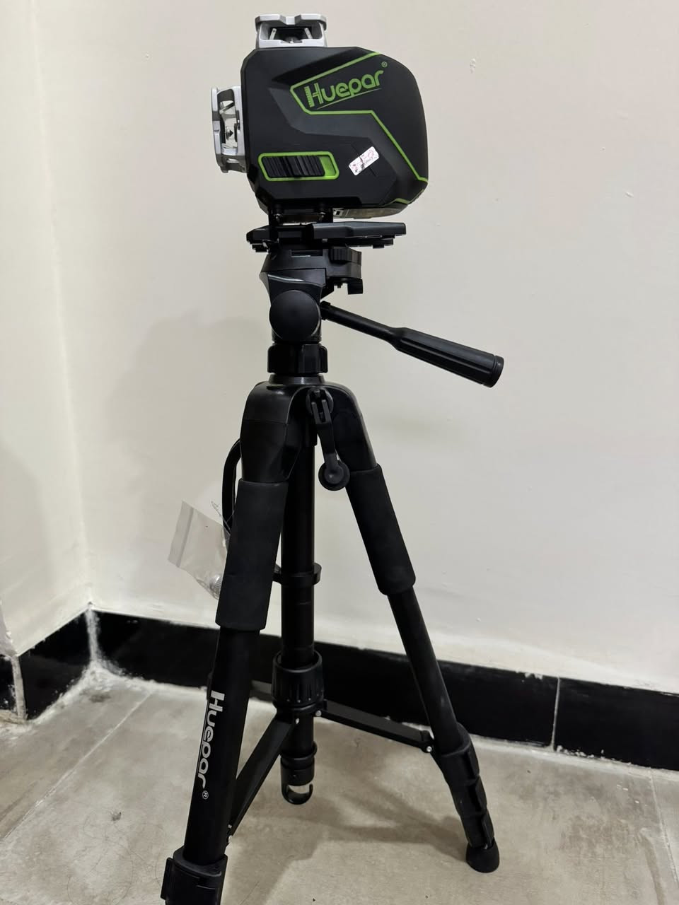 السلام عليكم كبان ليزر + ستاند الاصلي الخاص بالليزر غير مستخدم جديد بالكرتون مع الضمان من ماركة هيبر الغنيه عن التعريف السعر ٣٠٠ الف وبي مجال الاتصال على الهاتف *********** مكاني بغداد الكرخ
