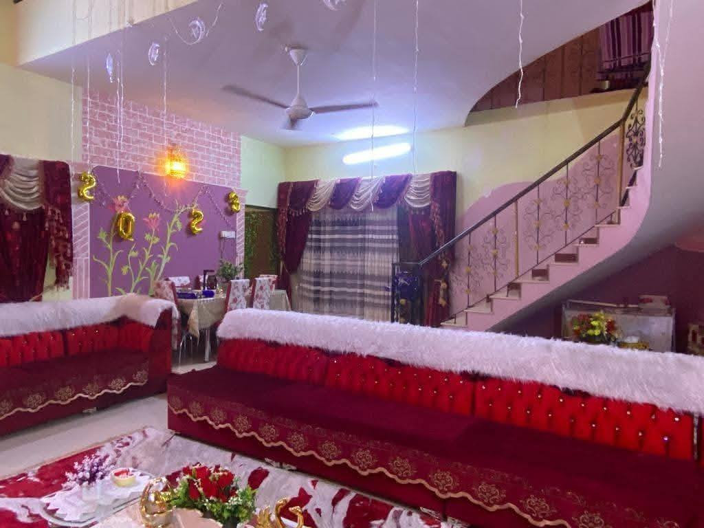 يعلن مكتب عقارات أبو انور فرع الطويسه عن وجود بيت البيع في حي الخضراء مساحة 300 متر شارع 25 متر وجه 15 متر يحتوي على ثلاث طوابق يحتوي على 7 غرف نوم وصاله وستقبال ومطبخ وصحيات وكراج وحديقه بناء 2012مكان راقي ممتاز الستفسار الاتصال//***********//***********// كما نستقبل جميع عروضكم وطلباتكم التجارية والعقارية المكتب مجاز قانونيا المكتب ماقبيل مطعم الحسون عقارات أبو انور فرع الطويسه
