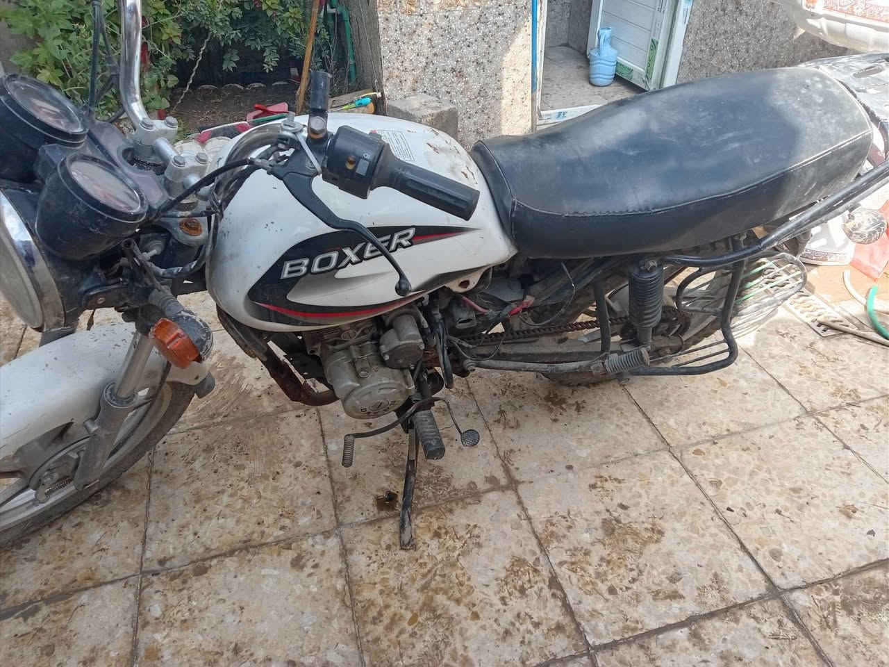 سلام عليكم دراجة بوكسر للبيع مديل 2020 محرك مال دايوان شغالة سعر 350 وبيهة مجال ***********
