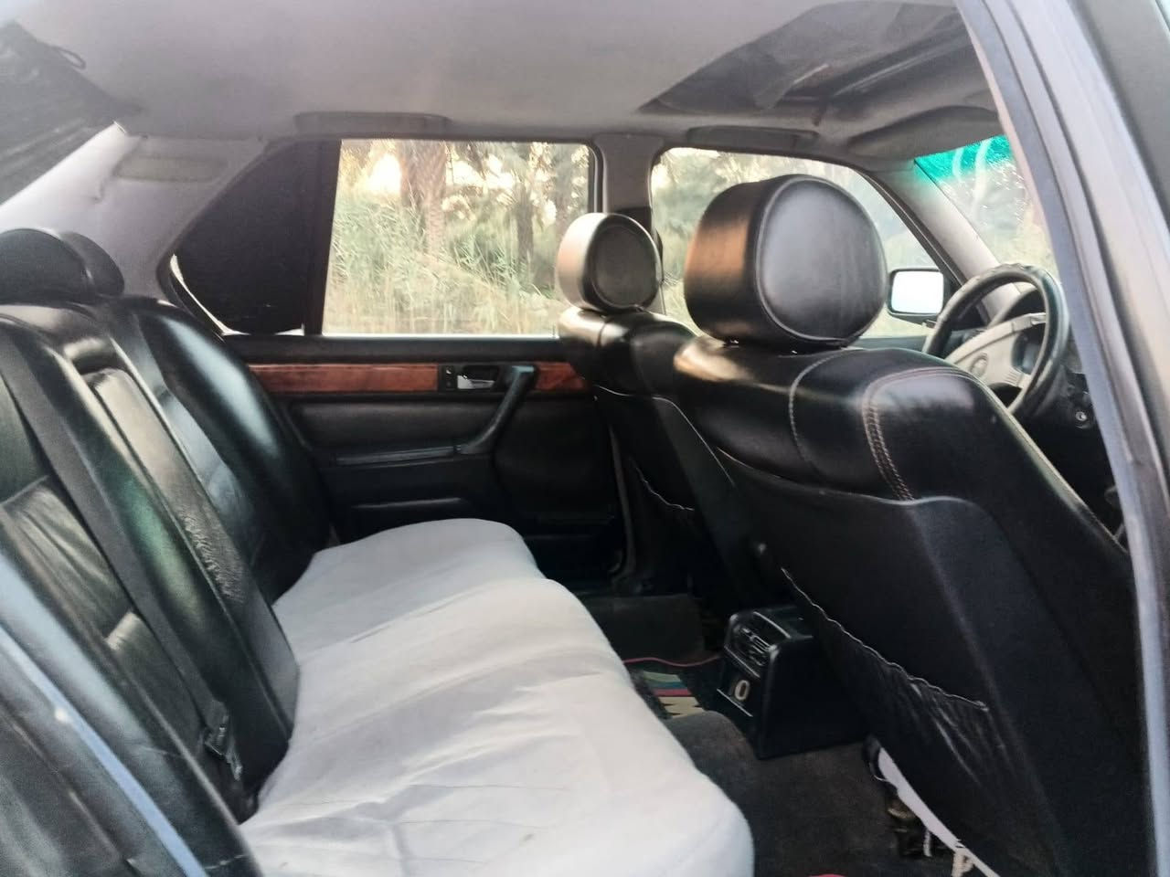 السلام عليكم سياره بي ام للبيع السياره مقفوله من كل شيء جير ومحرك وحداديه السياره جاهه***********
