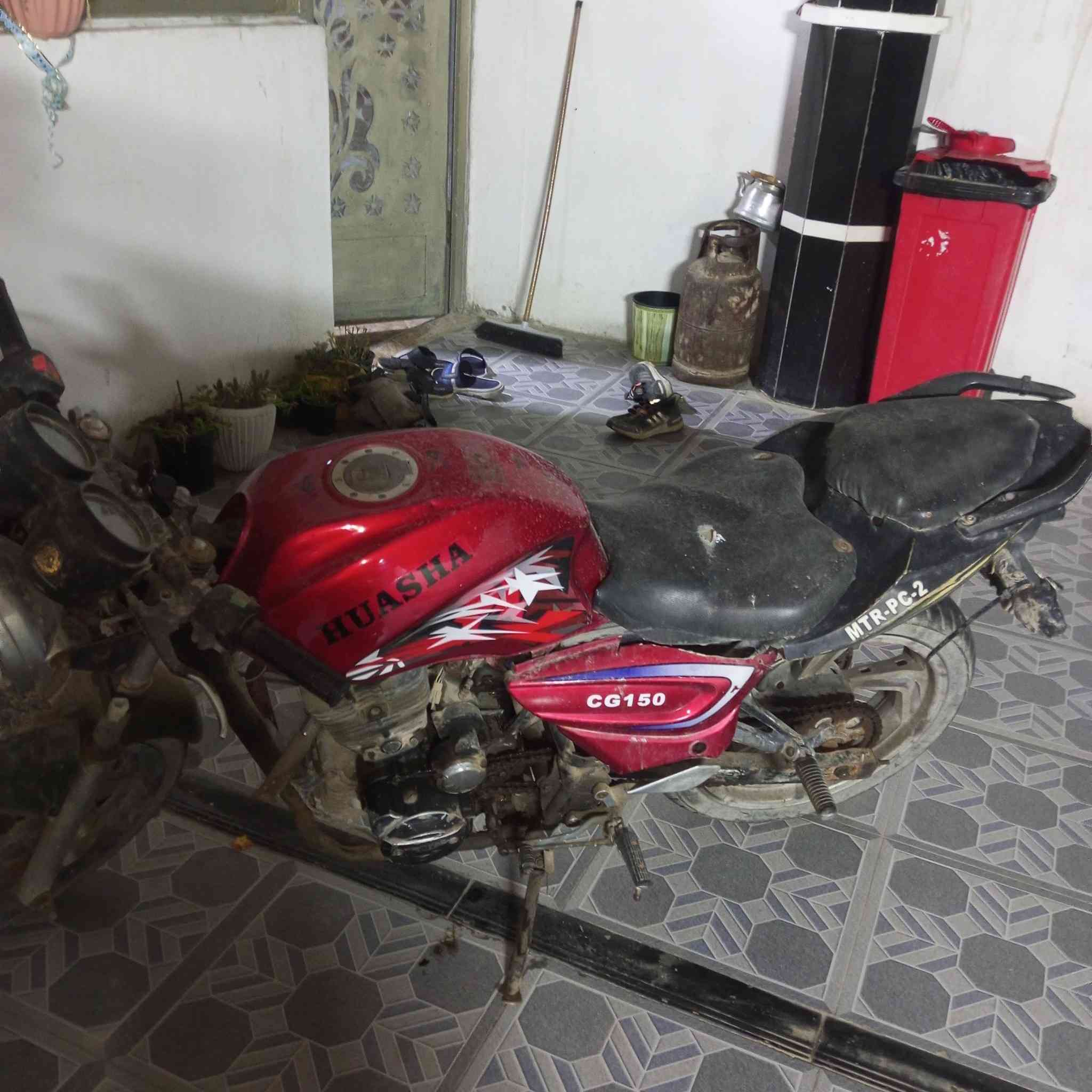 السلام عليكم ماطور كير للبيع ليفان حاطله تانكي هيوشه شغال كهربايات نقص يراد له ترتيب سعر ١٥٠


**إذا كنت صاحب هذا الإعلان وتريد حذفه لأي سبب، رجاءا أرسل رسالة إلى الدعم الفني**