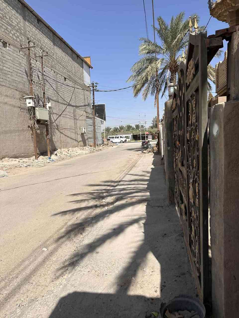 للبيع دار مع ثلاث محلات طابو صرف المساحه300الموقع  سده الهنديه حي الزهراء مجمع محمد الشمري للستفسار 
*********** /***********
