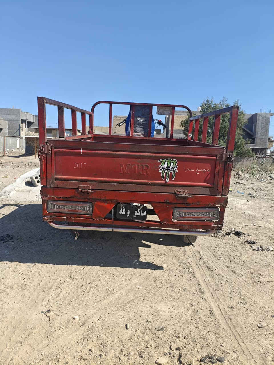 موديل 2011 رقم وسنوية ابيض مداور ثاني يوم ستوته ناشفة مكفولة من لحيم سعرها 1250 وبيها مجال للشراي ***********
