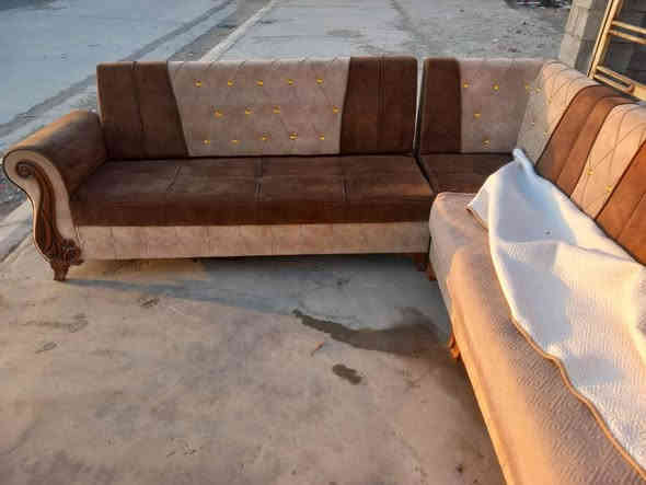 ديوان عشر مقاعد مع مفارش كامل للبيع والسعر ١٣٠ فقط اي استفسار اتصل برقم *********** خناقين
