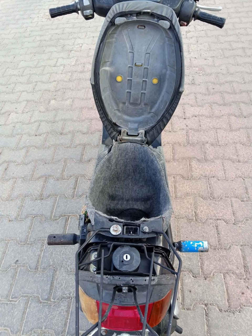 سلام عليكم يامها  كل عيب مابي كيج مال سرعه يشتغل مال بانزين يشتغل محرك ناعم نكرة هندر يشتغل كهربيات شغال سعر 180 بي مجال شي. قليل مكاني كركوك اسرة مفقودين
***********

