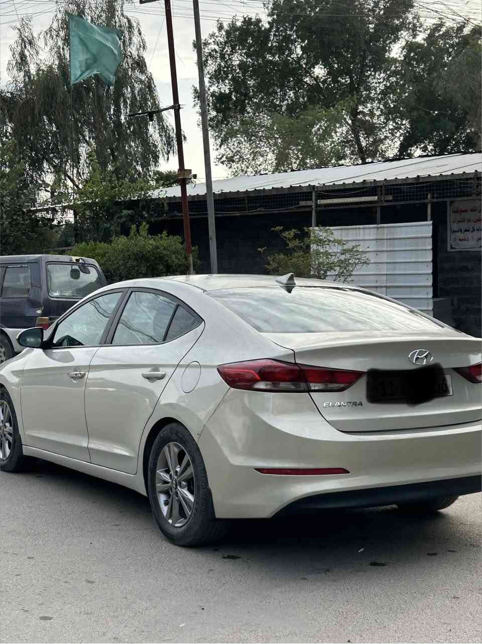 السلام عليكم النترا البيع موديل 2018 وراد امريكي فول موصفات فتحة بصمة شاشة كامره أشاير بل مري ويل كب بصمت أبواب رادارات جانبي بعد بيه هواي موصفات فول حادثه بنيد بدون دواخل وصار بيه بل عراق جاملغ خلفي بارد باقي سياره خير من الله رقم بغداد رقم انكليزي سيارة كير محرك صدر تايرات باتري خير من الله كلش حلوه سياره جاهزه مابي ي نقص السعر 128$ رقم تلفون ***********
