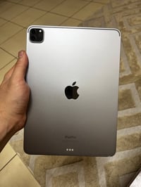 ايباد 11برو M2 128 كيكه  البطاريه 97  الجهاز كلش نضيف  سعره 750 الف  ر...