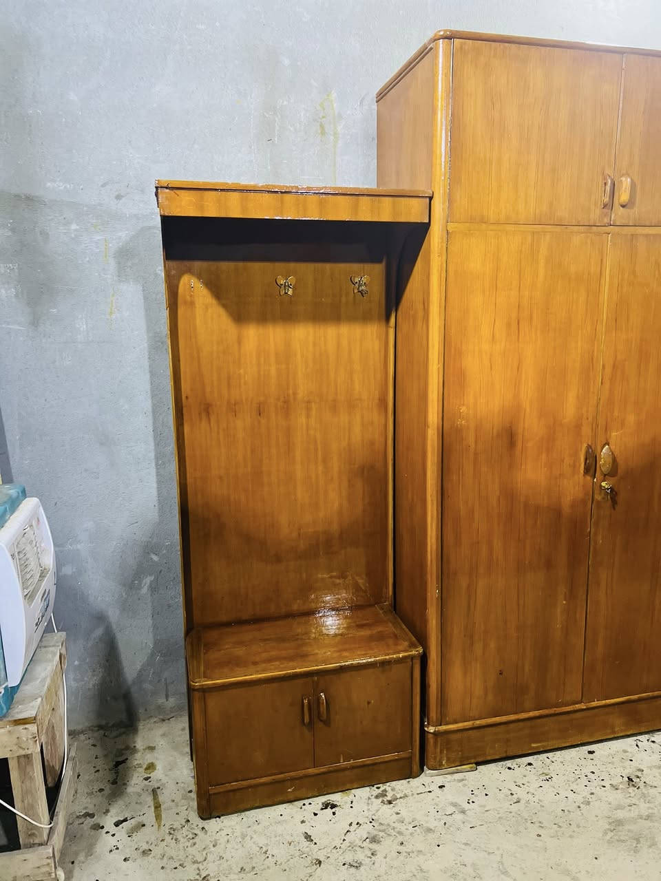 سلام عليكم غرفه نجاره صاج مستخدمه نظيفه داخل خارج صاج السعر ٦٥٠ العنوان الحله ***********
