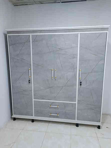 موديل تركي جديد 
موبيليا ابو محمد 
5قطع 
سرير مخزن
نرمايد عدد 4 بل ابواب
عرض الكنتور 200سم 
ارتفاع 220سم 
اناره بل كومديات 
*جام برونز*
 شغل فول درجه اولى
معمل الاصلي 
العنوان دهوك دوميز قريب علا كامب *********** وتساب فايبر زين ***********
