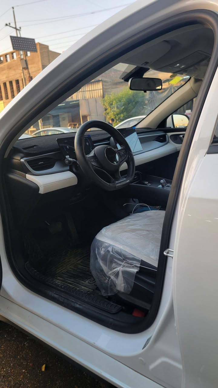 BYD سيل 5
2025 السياره مكفوله كفاله عامه بيهة بس شخط بل دعاميه 
السياره جديده مابيهة اي نقص 
ماشيه /7700
السياره موجوده حي الشباب 
السعر/ 19.700 وبيهة مجال  
الرقم /***********
