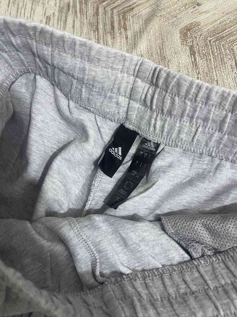 بجامه اديداس اصلي 
نضافه تامه 
قياس L

يتوفر توصيل كافه محافظات العراق 🚙


**إذا كنت صاحب هذا الإعلان وتريد حذفه لأي سبب، رجاءا أرسل رسالة إلى الدعم الفني**