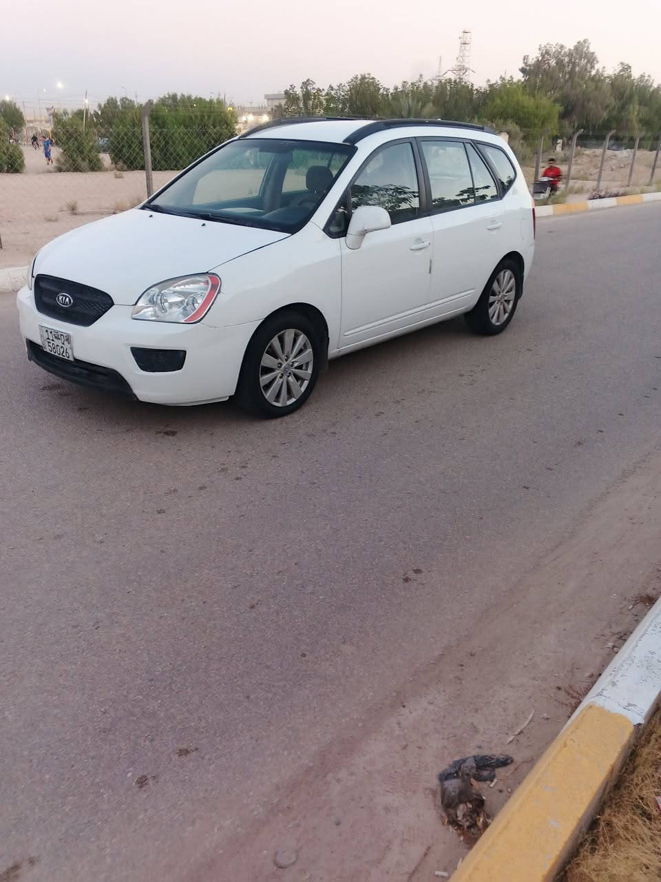 السلام عليكم سياره للبيع نوع كيه رندو  موديل 2008 وارد امريكي خمسه راكب محرك سته سلندر 2700 كير ست نمر تبريد قطعتين مواصفات السياره شاشه أربعة دسك ويل كاب كروم رقم بغداد سنويه لل30 تحويل مباشر بأسم المشتري محرك جديد كير جديد حداديه جديده تخم تاير جديد  سياره عله وضع الشركه جديده بمعنى الكلمه بيها قطعتين صبغ بدون دواخل السعر المطلوب 93 وبيها مجال العنوان كربلاء رقم التلفون ***********
