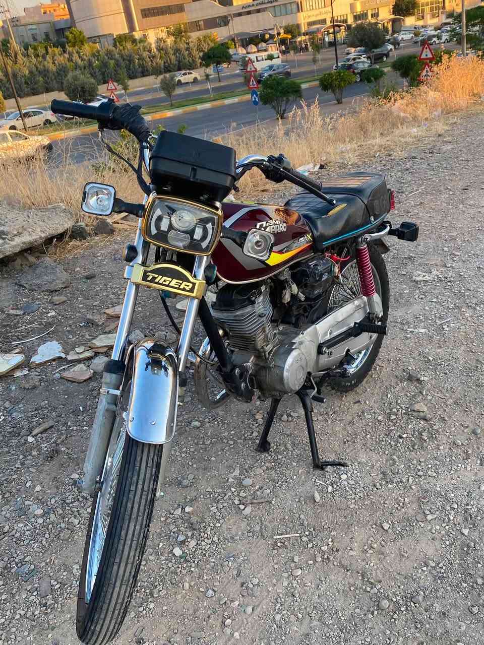 سڵاو برایان ئەم ماتۆرە بۆ فرۆشتن N I M ئێرانی زۆر مەزبوتە ماتۆرەکە یەک چپنەی گێری ئەوێتسەوتی زۆر زۆر سافە بەشەرتی گێرو مەکینە سعریشی ٣٤٠ هەزار *********** ئەدمینی ❤️❤️سلێمانی
