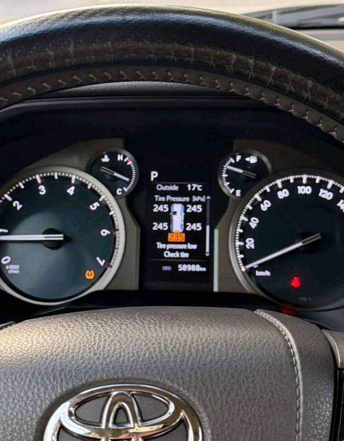 
شنو موديل السيارة؟: 
تيوتا برادو VX
وين موقعك لعرض السيارة؟: 
بغداد البنوك
نوع المحرك وكم سعة اللتر؟: 
4000-4999 سي سي
شنو حالة الإطارات؟: 
سليمه
هل السيارة تحمل أوراق تسجيل أصلية وكاملة؟: 
نعم