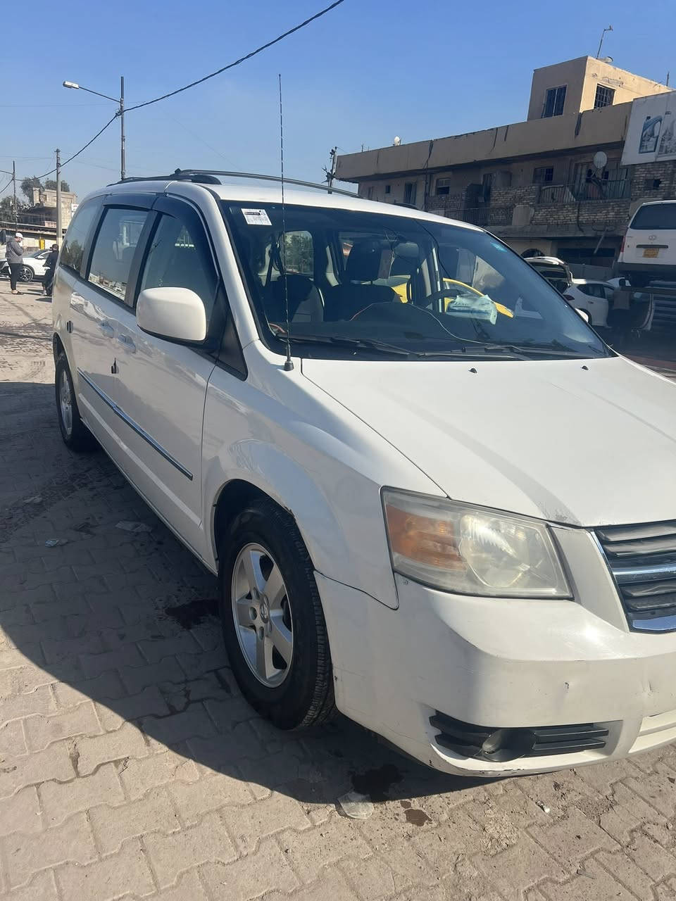 سلام عليكم دوج كرفان  2010.
حادثها جاملغ خلفي موضح بلصور 

مواصفات 

بيبان سلايد كهرباء 

تبريد ٣قطع 

منظومة عاز 

تحكم ستيرن 

تخم

 تاير جديد 

محرك ٣٨٠٠

صدر جديد مصار شهر 

سيارة احلى من لصور 

مكاني بغداد 

السعر 128

***********

***********
