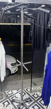 تجهيز محل كامل للبيع ملكانات نسائيه   استان دائري طويل  أستان دائري قص...