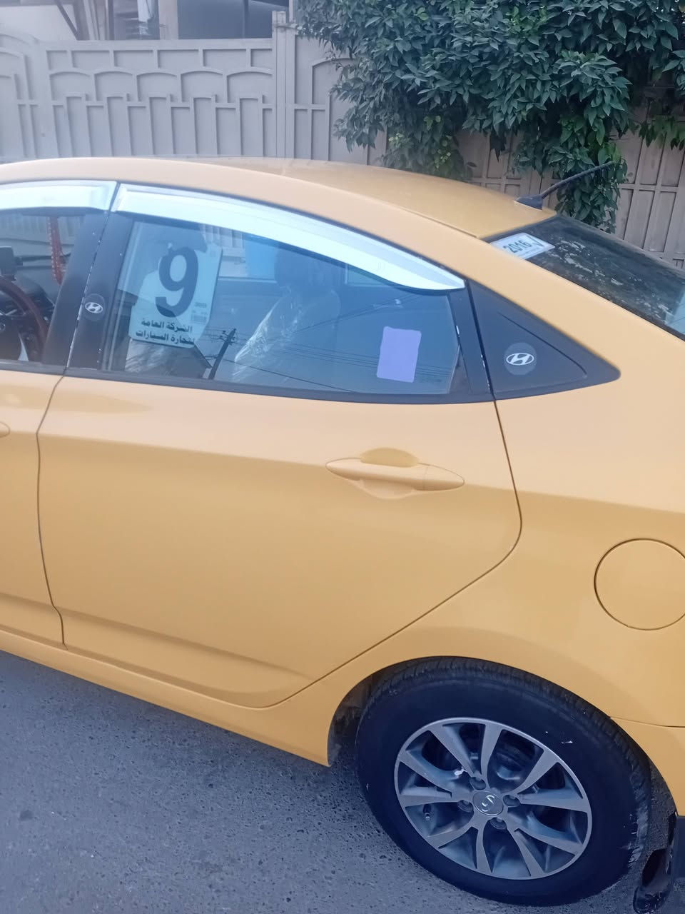 اكسنت خليجي موديل ٢٠١٦ سياره بيها طخات بسيطه مصبوغه صبغ عام سياره كير ومحرك مكفولات دوشمه كوشنات وارضيه جديده تخم تاير ويل كاب السعر ٩٠ ورقه سياره بأسمي اني المالك الاتصال ***********ويوجد واتساب
