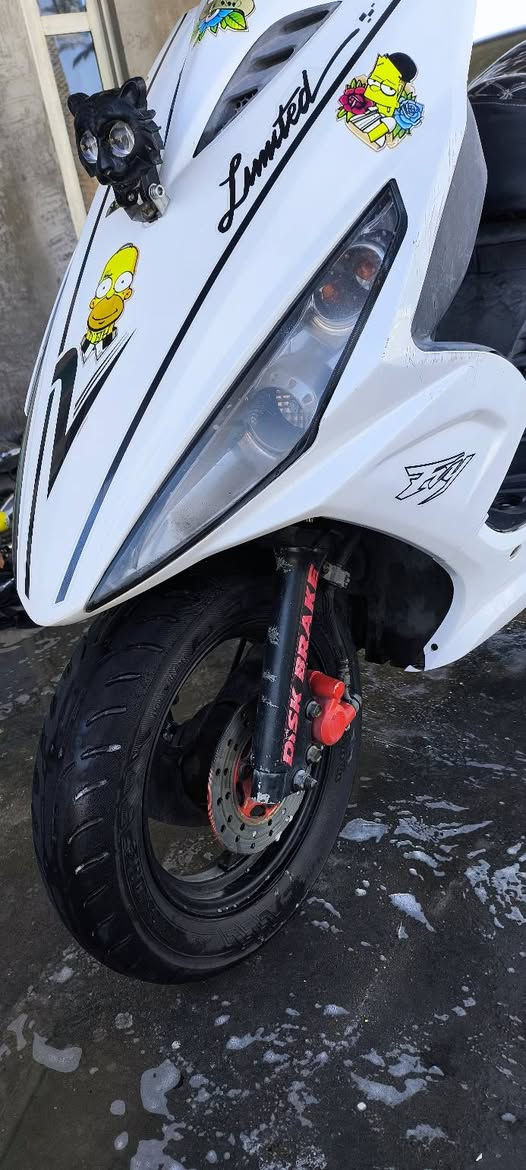 السلام عليكم شباب للبيع ماكس مضلع مكفولة وجديده
برغي ممفتوح بيها.. عليها تزويدات واضحات بالصور وبيها صالنصه اف ام بيها فصله نار 🔥 المكينه بلاد ماملعوب بيها الدراجه كلش ناعمه 
مكاني بغداد الرضوانية الخط السريع الدولي 
***********
*********** واتساب 
سعرها ٧٥٠ وبيها مجال للشراي ❤️
