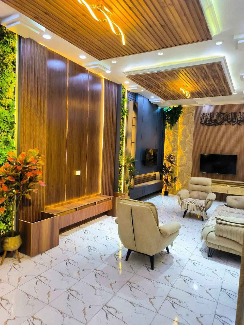 مع معرض لمسة ديكور الفلوجة
شيبورد فاخر بجودة عالية – متوفر الآن في
معرض لمسة ديكور فرع الفلوجة 
هل تبحث عن لمسة جمالية وعصرية 
لجدران بيتك أو مكتبك؟
💡 الشيبورد هو الحل الذكي والأنيق!
🔹 المواصفات:
• مقاوم للرطوبة – مثالي للحمامات، المطابخ، والغرف
• سهل التنظيف – بقطعة قماش فقط
• تركيب سريع بدون تعب أو تكسير
• ألوان ونقشات متنوعة تناسب جميع الأذواق والديكورات
• يُستخدم للجدران الداخلية، الممرات، 
المحلات، والمكاتب
📏 القياسات المتوفرة:
• الطول: 290 سم
• العرض: 120 سم
• السماكة: 5 - 8 ملم
🏷️ أسعار تنافسية جدآ 
📍 العنوان– شارع 40 مجاور قاعة فلسطين الرياضه و بالقرب من كافتريا احمد ياسين 
📞 للاستفسار:
***********
***********
📸 تابعونا على صفحاتنا لمشاهدة التصاميم والديكورات الجديدة ٠ حاتم بقوري
