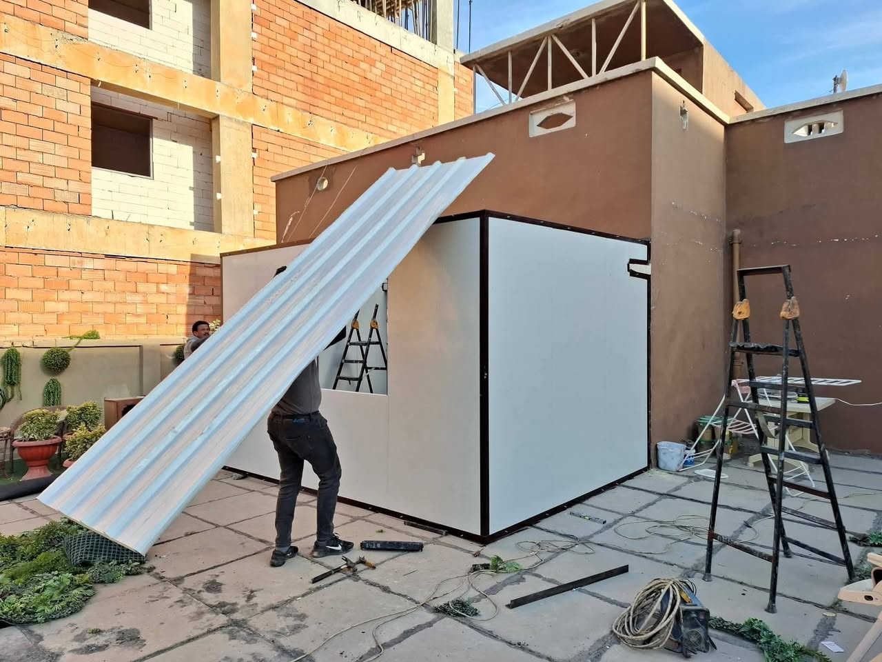 حداد متنقل في كركوك عمل كرفانات موقعي وحسب قياس وطلب وأسعار مناسبه جدا وعمل كافة اعمال سندويج وحداده للاستفسار *********** يوجد وتساب
