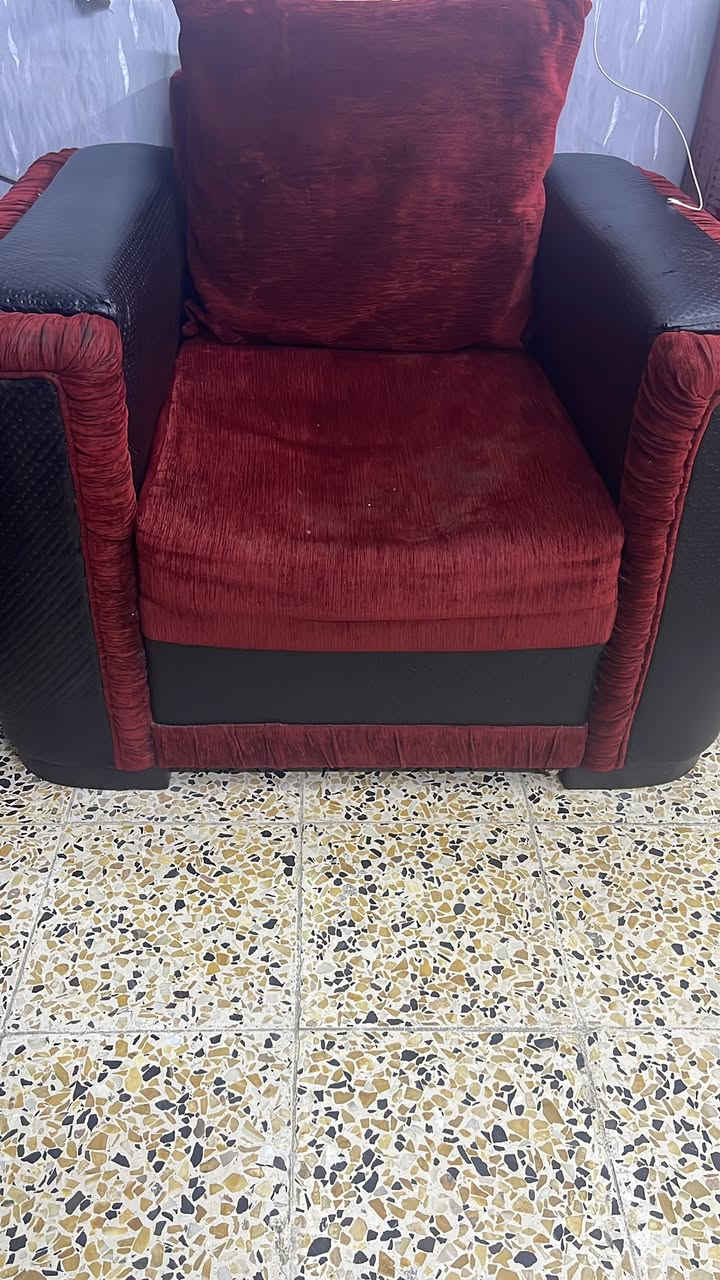 السلام عليكم عندي غرفة نوم للبيع وتخم ١٠مقاعد مستعجل الاتصال ع هذا الرقم واتساب وماسنجر***********
