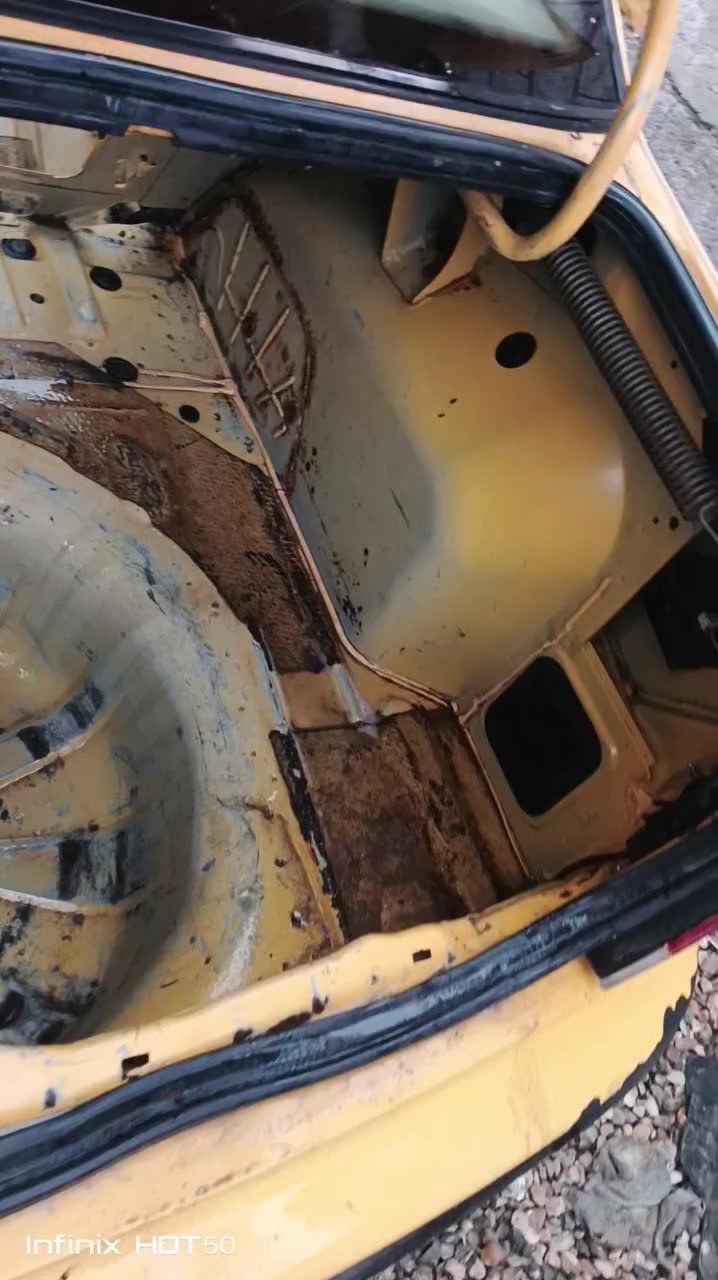 السلام عليكم سمنت 2011 جير مكينه حداديه تخم تاير تبريد  خير من الله السياره بيهاب بالباب الخلفي بسيط وشويه خياسات بدايه الدوسات والباقي خير من الله السعر 35 وبيها مجال بسيط العنوان بغداد بسمايه قرب قريه عشره ***********.
