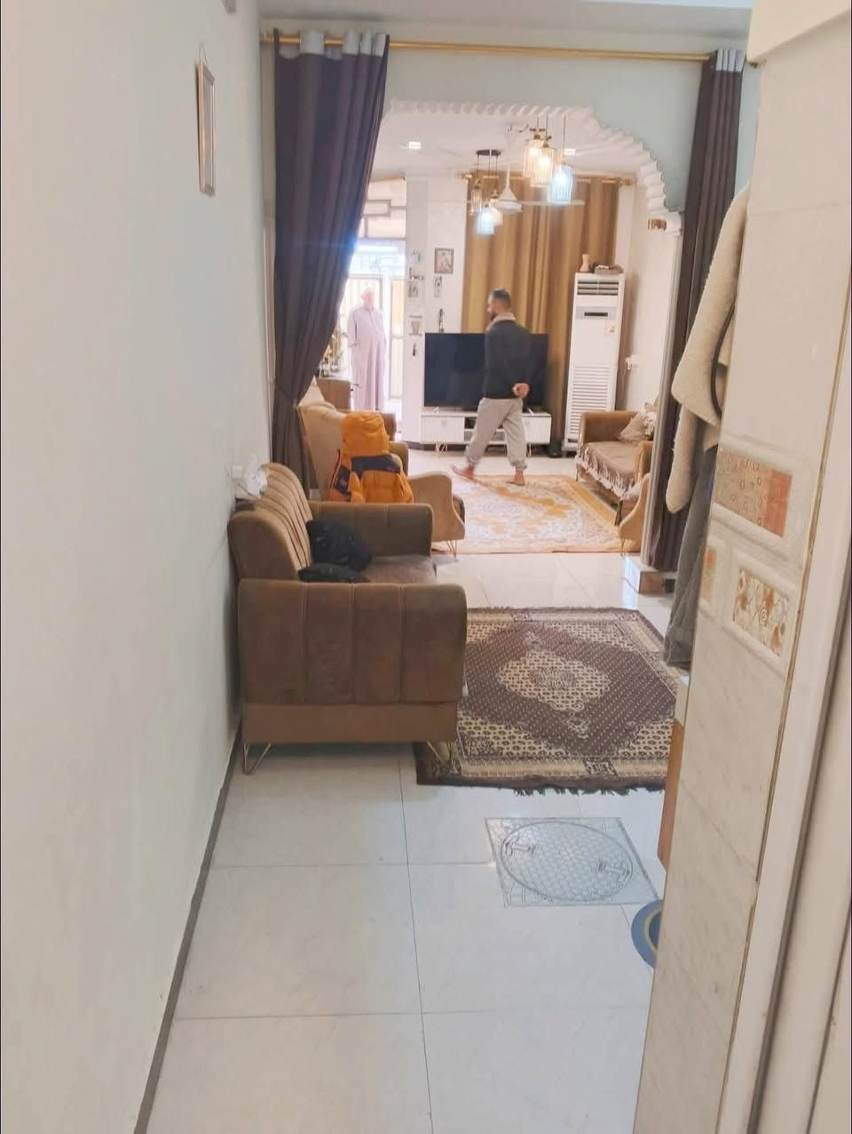 75 متر #للبيع 

الموقع / الظباط قرب الجامعة الامام الكاظم 
يحتوي /#استقبال و#غرف نوم عدد ٣ وخدمات 
للمعلومات اكثر مراجعة مكتب الاخوين للعقار 
***********
***********
