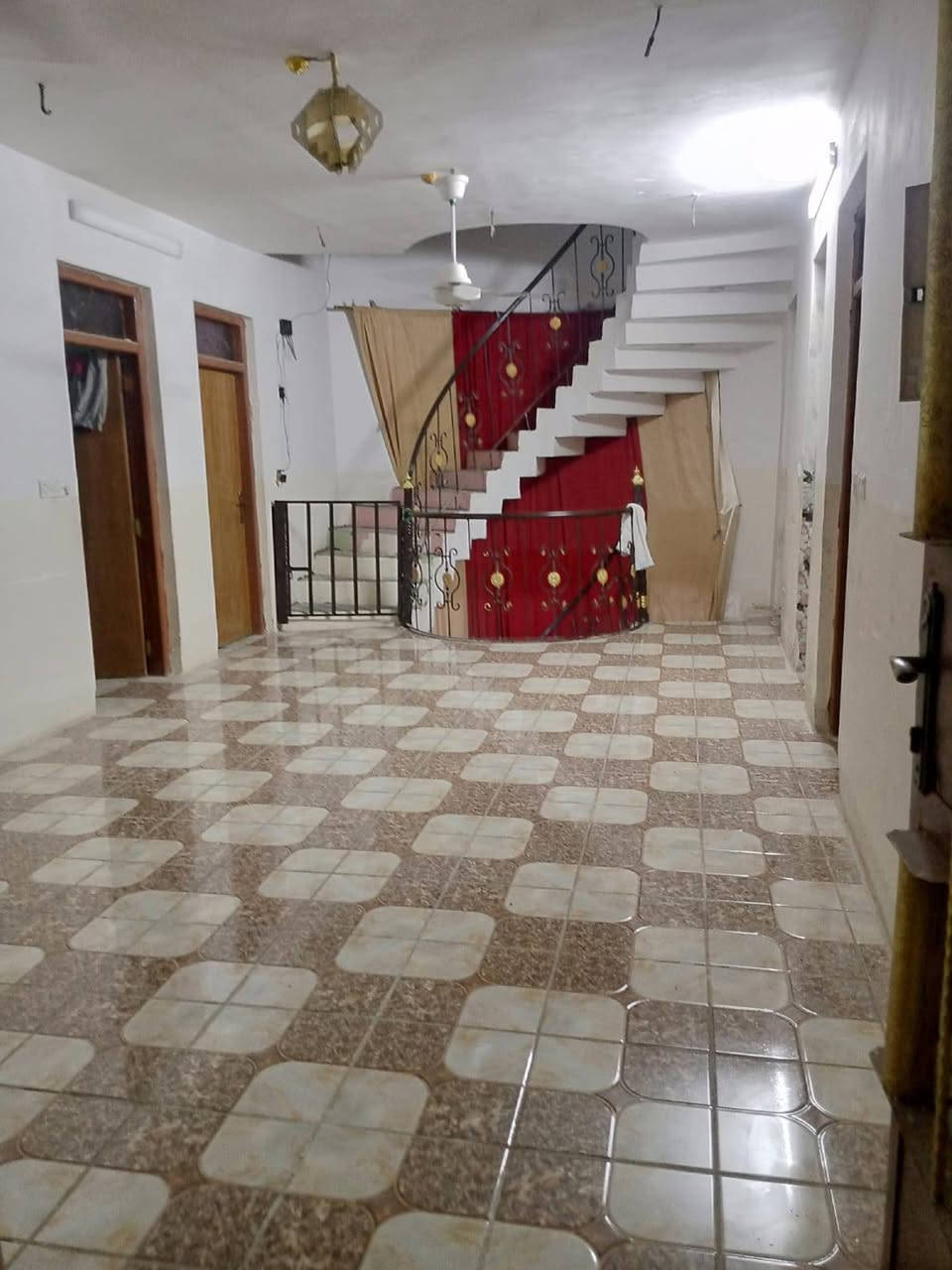 بيت طابو زراعي 25 مساحة 200 متر بناء طابقين جديد
بي 6 غرف مناقصة اي شي كامل في بغداد التاجي 24 ابو اعظام قرب السايلو  بسعر 145 وبي مجال بسيط للاستفسار ***********
