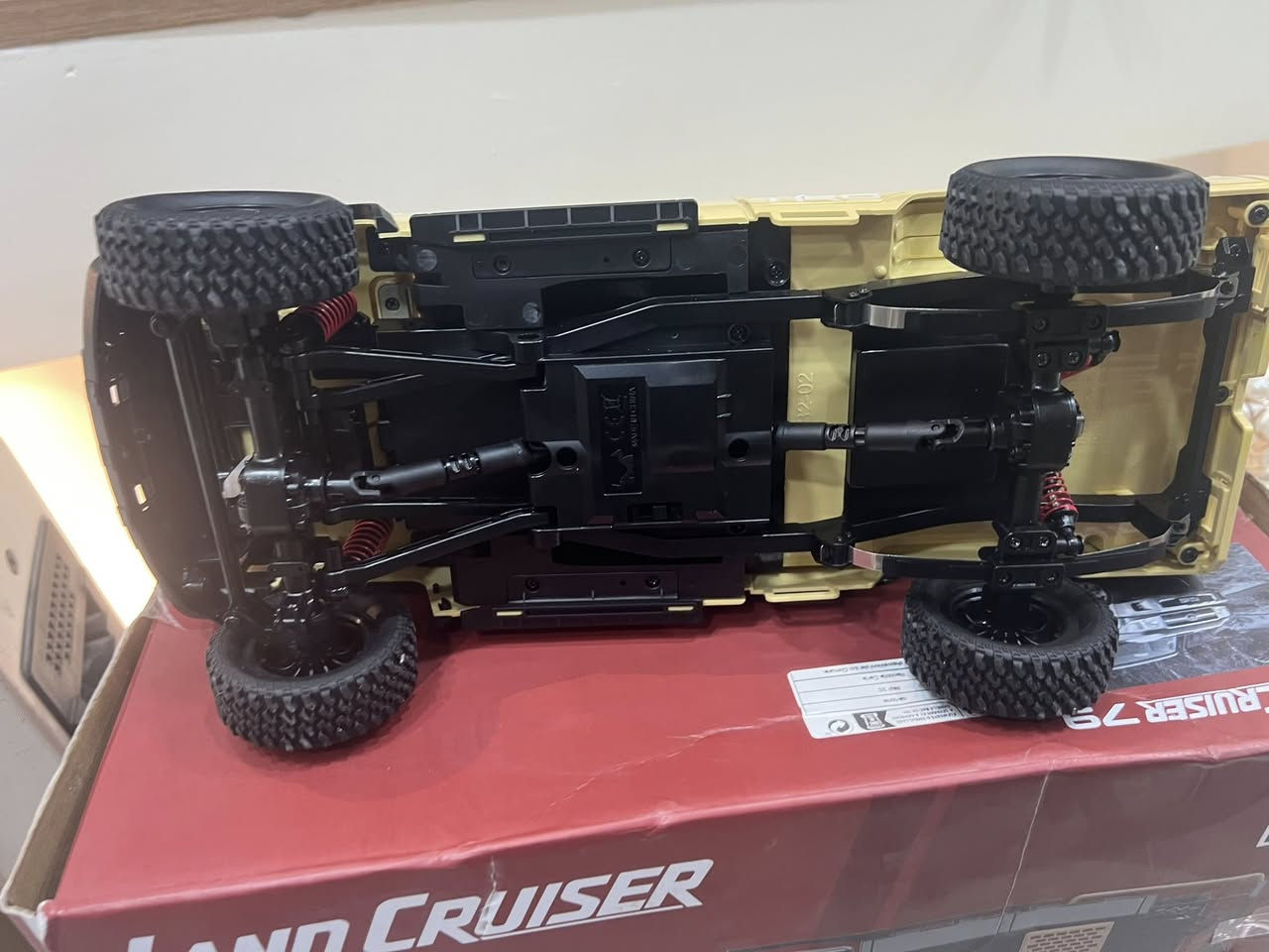 سلام عليكم سياره بهذه الشكل للبيع جديده غير مستخدمه للبيع سعرها 45  سعر قفل مكاني بغداد
***********
